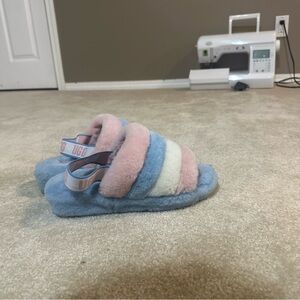 UGG women’s Fluffy Slippers - Blue, Pink, White
